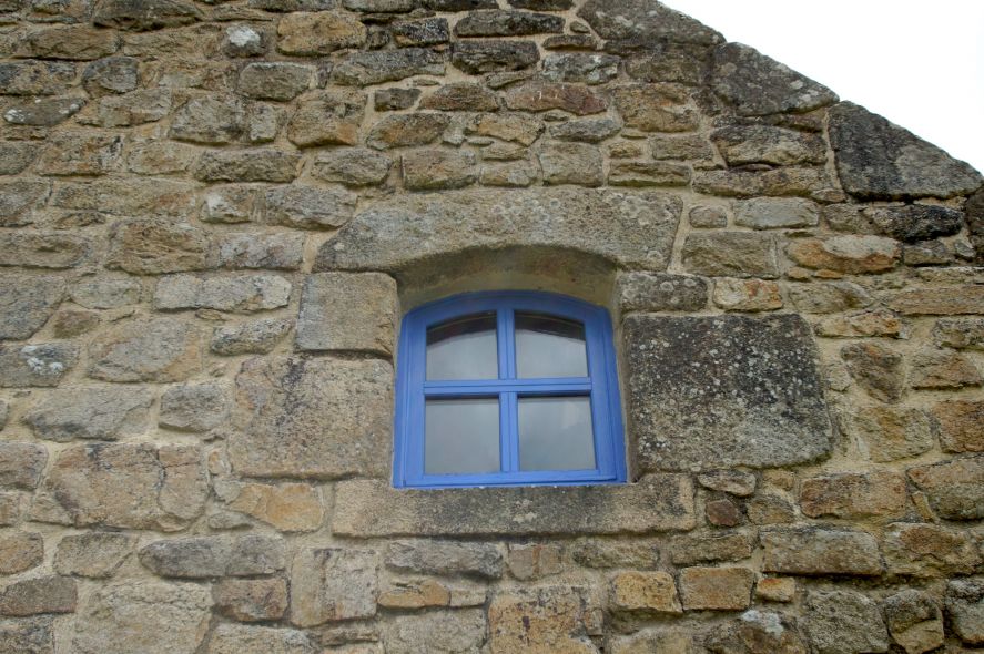 Menuiserie extérieure : petite fenêtre