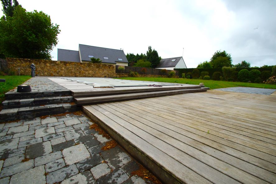 Terrasse en bois et pavé